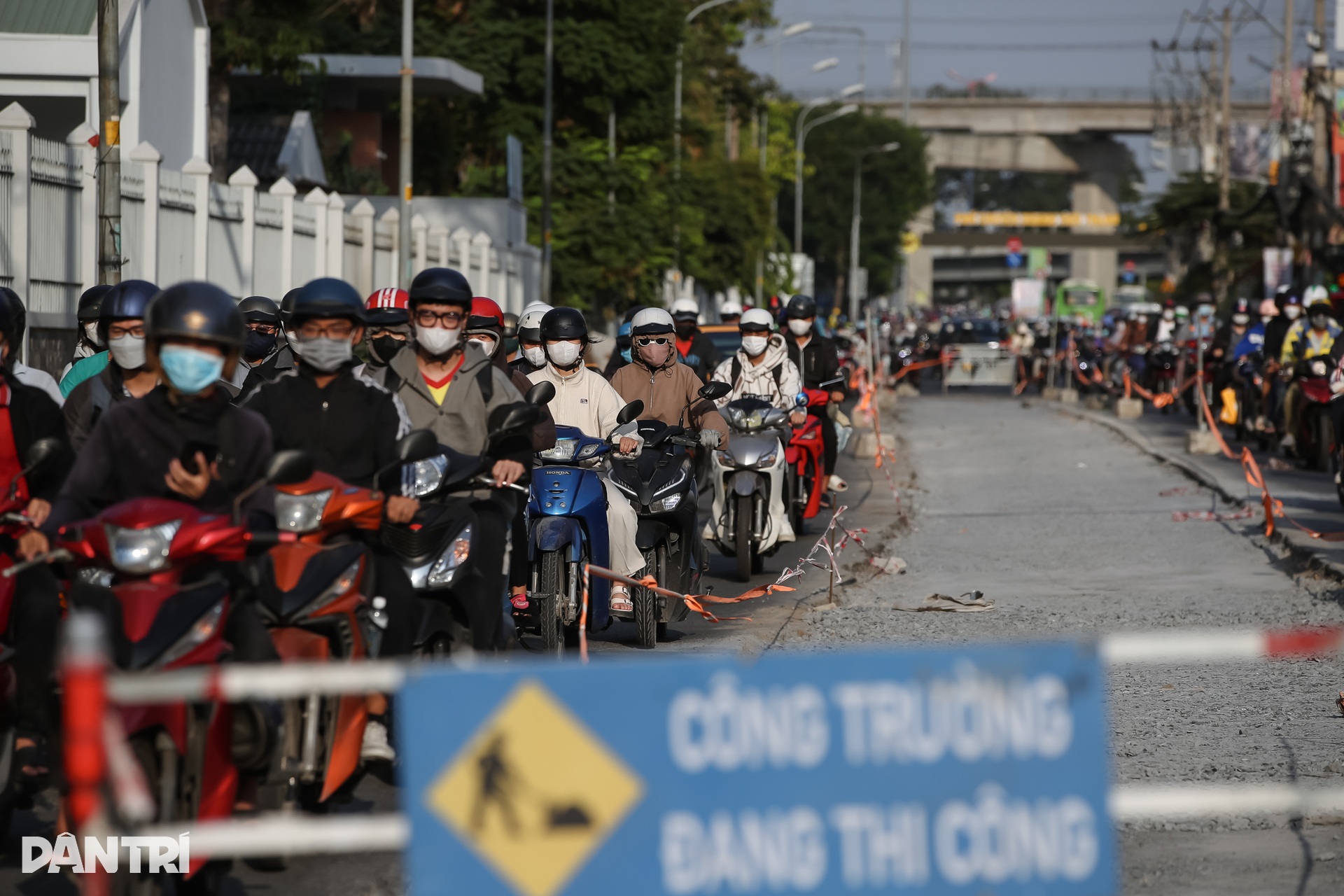 Người dân TP Thủ Đức khổ sở vì lô cốt nằm chình ình giữa đường - 8 Người dân TP Thủ Đức khổ sở vì lô cốt nằm chình ình giữa đường - 8