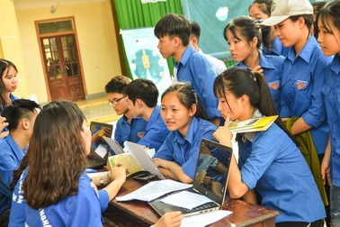 “Hành trang sĩ tử” đến với học sinh huyện miền núi xứ Nghệ