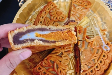 Bánh trung thu mochi khổng lồ gây sốt, người bán thu hàng nửa tỷ đồng