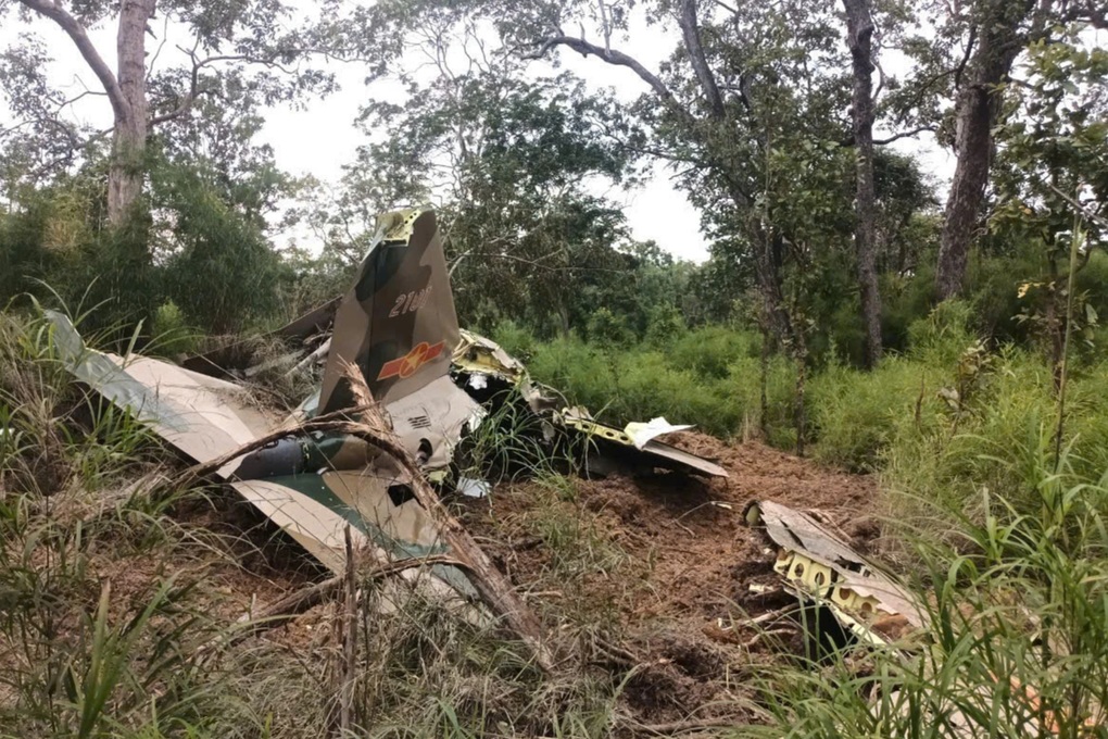 Máy bay Yak-130 rơi cách trạm kiểm lâm Sêrêpốk hơn 1km - 3 Máy bay Yak-130 rơi cách trạm kiểm lâm Sêrêpốk hơn 1km - 3