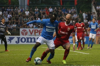 Than Quảng Ninh thua đau phút cuối trước Bình Dương