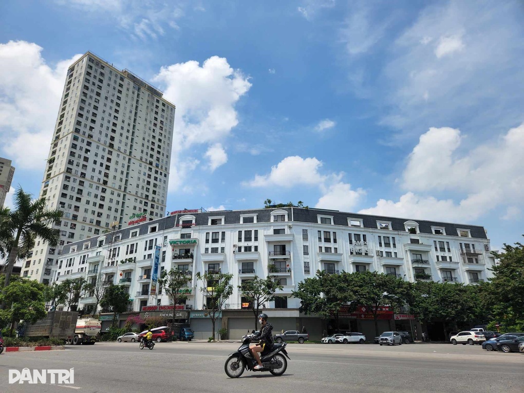 Shophouse, liền kề giá cả chục tỷ đồng treo biển cho thuê nát bươm vẫn ế - 3 Shophouse, liền kề giá cả chục tỷ đồng treo biển cho thuê nát bươm vẫn ế - 3