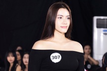 Á hậu Minh Nhàn xuất hiện xinh đẹp, suýt "trượt" show thời trang