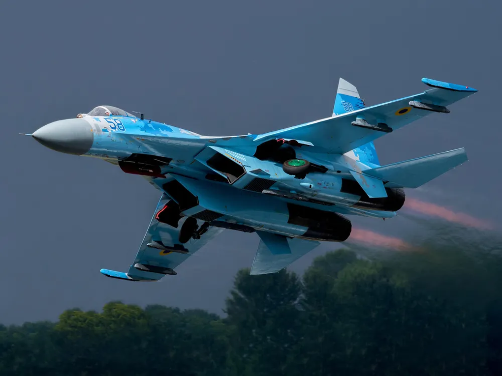 Ukraine lần đầu dùng chiến đấu cơ không kích lãnh thổ Nga - 1