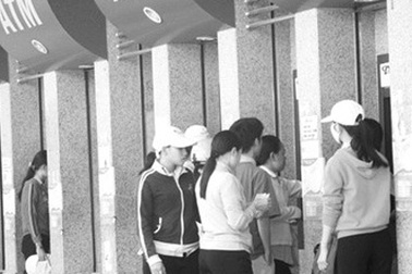 Ngày Tết có lo máy ATM hết tiền?