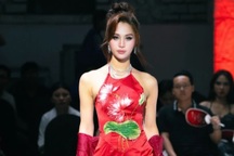 Vẻ đẹp gợi cảm của người mẫu chuyển giới cao 1,8m