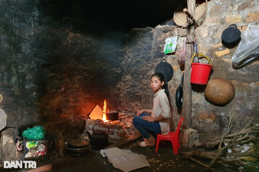 Bố mẹ lần lượt qua đời, 3 đứa trẻ mồ côi sống dựa vào bà ngoại bệnh tật - 5 Bố mẹ lần lượt qua đời, 3 đứa trẻ mồ côi sống dựa vào bà ngoại bệnh tật - 5