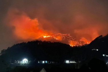 Xảy ra 2 điểm cháy rừng trong đêm ở Quảng Ninh