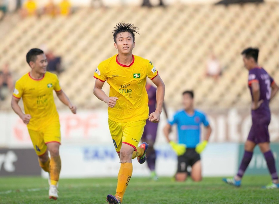 Phan Văn Đức lập cú đúp trong ngày Tiến Linh đá hỏng penalty - 3 Phan Văn Đức lập cú đúp trong ngày Tiến Linh đá hỏng penalty - 3