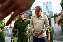 Cựu Chủ tịch An Giang hầu tòa vì giúp doanh nghiệp khai thác cát trái phép