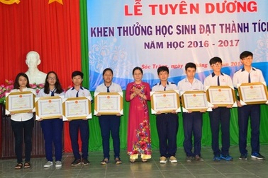 Sóc Trăng: Tuyên dương học sinh đạt thành tích cao năm học 2016 - 2017