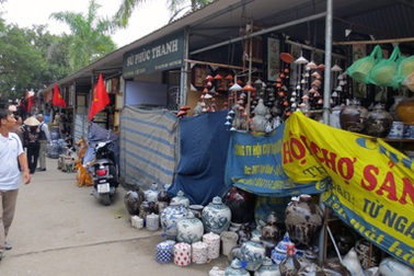 Vụ “cấm chợ” Bát Tràng: Hai bên đã đồng thuận 