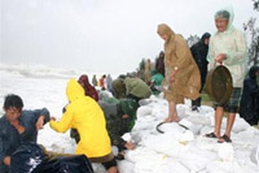 Không để dân vào vùng nguy hiểm khi chưa hết bão