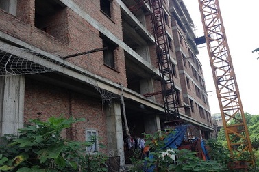 Chung cư không phép thu trăm tỉ của dân thành nơi nuôi gà