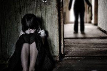 Đang xác minh thông tin bé 13 tuổi bị cha dượng xâm hại