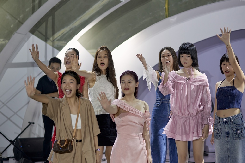 Diễm My 9X lộ mặt mộc trước đám cưới, chú rể xuất hiện phong độ - 4 Diễm My 9X lộ mặt mộc trước đám cưới, chú rể xuất hiện phong độ - 4