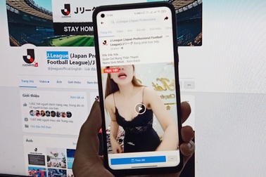 Fanpage giải bóng đá Nhật Bản bị hack, livestream người Việt bán quần áo