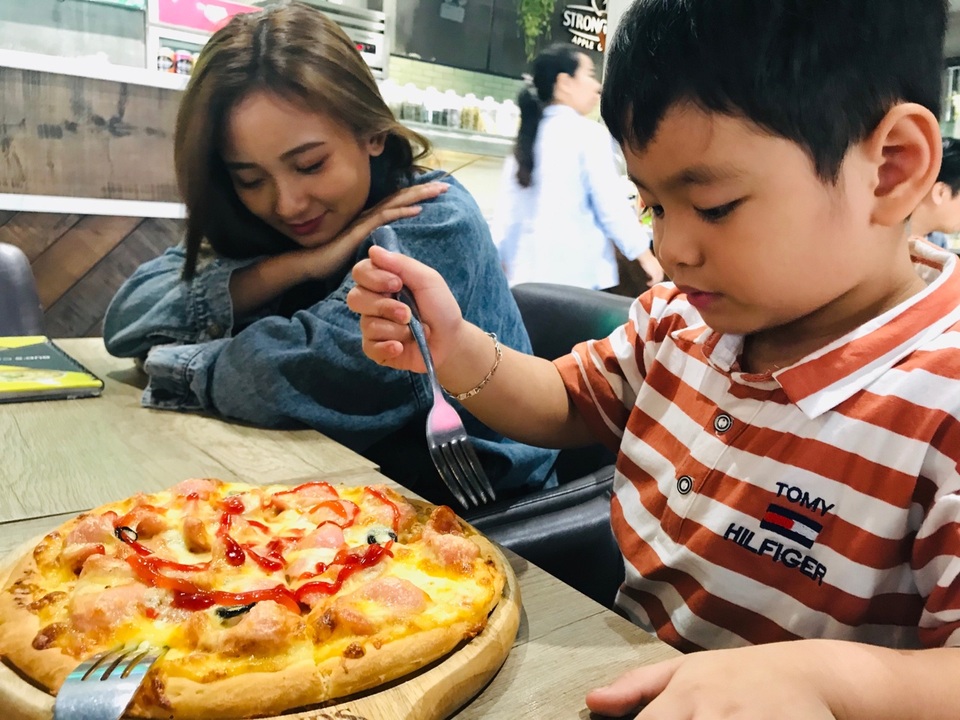 Cả nhà đi cắt tóc, gội đầu, ăn uống cho đã... trước giờ giới nghiêm - 3 Cả nhà đi cắt tóc, gội đầu, ăn uống cho đã... trước giờ giới nghiêm - 3