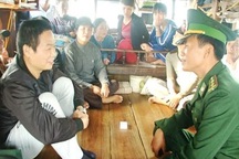 Tàu cá Quảng Bình cứu 1 người dân Trung Quốc gặp nạn trên biển