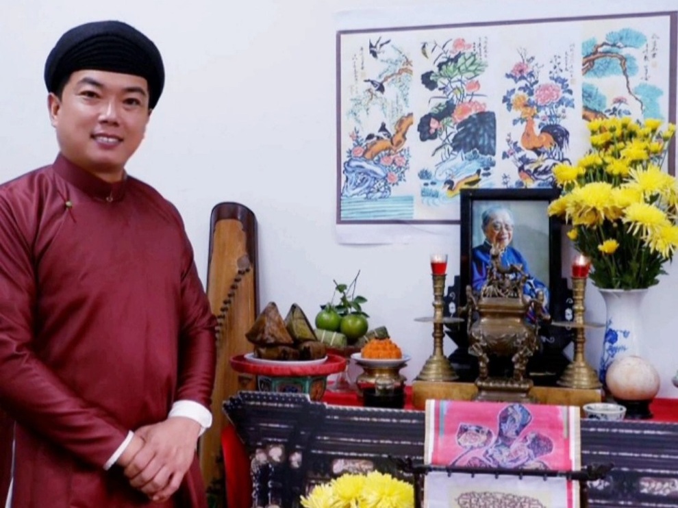 Lễ tưởng niệm ngày mất lần 6 của cố GS.TS Trần Văn Khê chỉ có 3 người dự - 2 Lễ tưởng niệm ngày mất lần 6 của cố GS.TS Trần Văn Khê chỉ có 3 người dự - 2