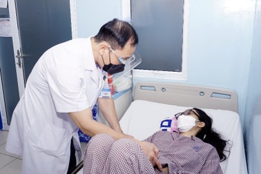 Đuổi theo tên cướp điện thoại, nữ sinh viên gặp tai nạn vỡ lách nguy kịch