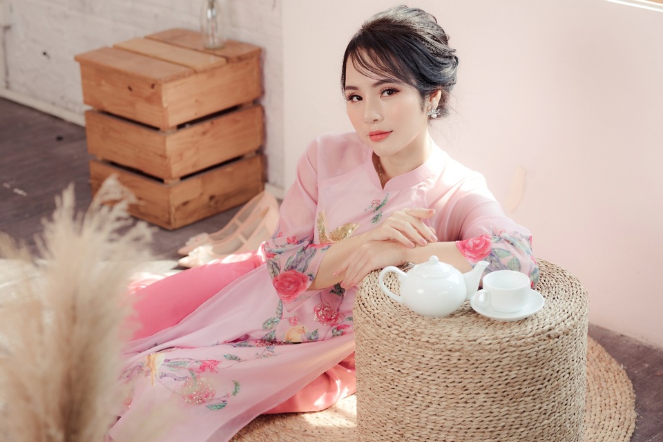 Hoa khôi Trà My đẹp ngỡ ngàng trong bộ ảnh mừng xuân Canh Tý 2020 - 5 Hoa khôi Trà My đẹp ngỡ ngàng trong bộ ảnh mừng xuân Canh Tý 2020 - 5