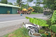 Va chạm với máy xúc, hai vợ chồng thương vong ở TPHCM