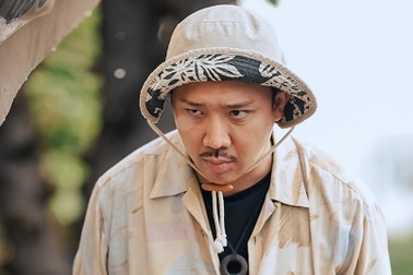 Vì sao "Bộ tứ báo thủ" của Trấn Thành áp đảo phòng vé dù vấp tranh cãi?