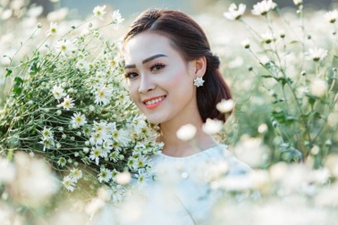 Thiếu nữ xứ chè xinh tươi tạo dáng đón Xuân