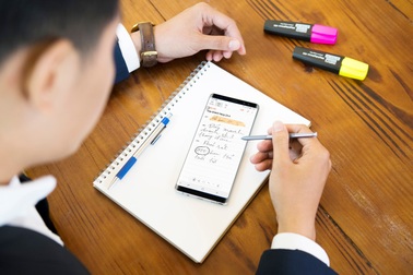 Vào họp gọn nhẹ như không, đích thị là dân dùng Galaxy Note8