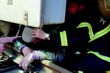 Lao ra trước mũi tàu đang đến, cụ ông vẫn sống sót thần kỳ