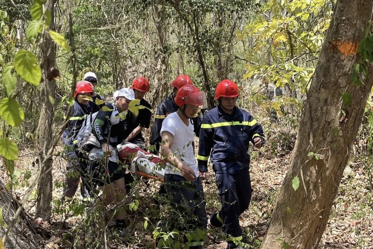 Công an TPHCM giải cứu nữ du khách nước ngoài gặp nạn ở núi Dinh