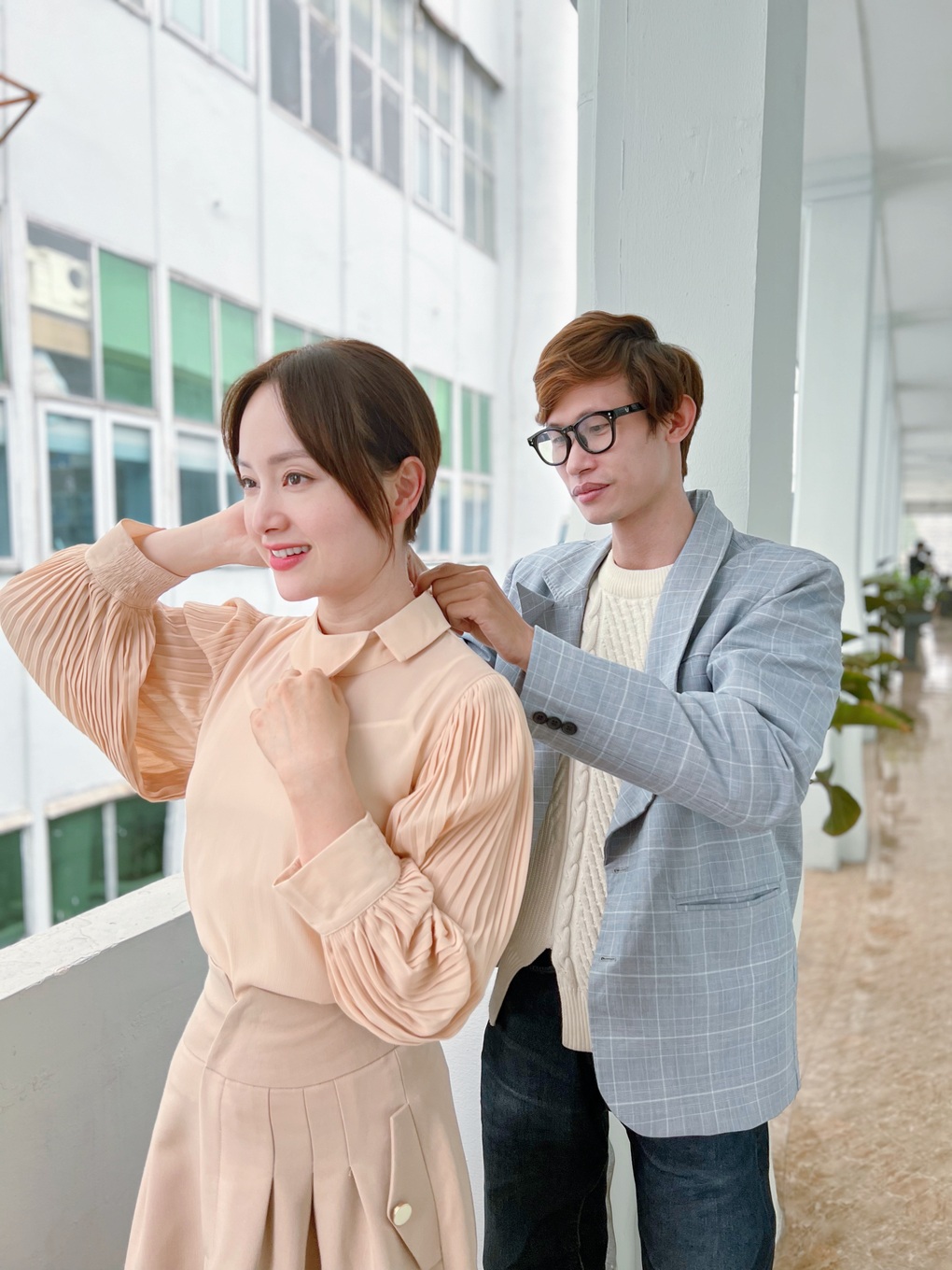 Stylist tiết lộ bí mật hàng trăm bộ đồ của ba chị em Thương ngày nắng về - 2