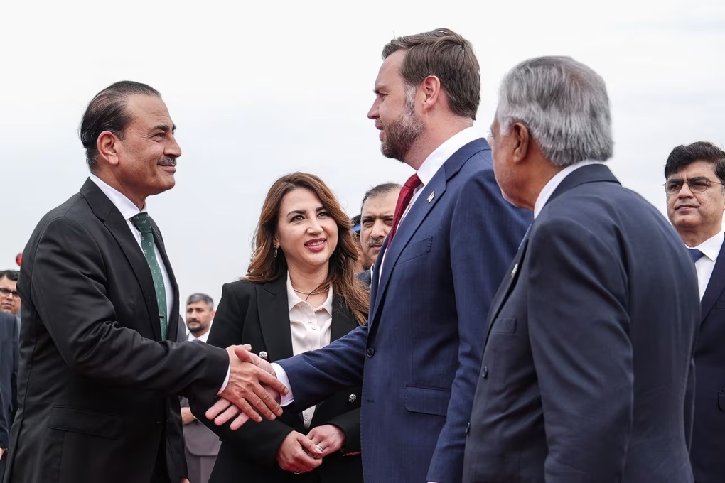 Chi tiết khác biệt khi Tổng tư lệnh Pakistan đón phái đoàn Mỹ và Iran - 2