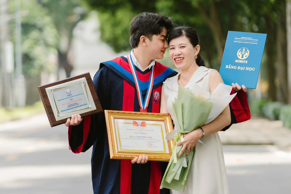 Bí mật rớt nước mắt về “niềm tin của mẹ và sổ hộ nghèo” - 2 Bí mật rớt nước mắt về “niềm tin của mẹ và sổ hộ nghèo” - 2