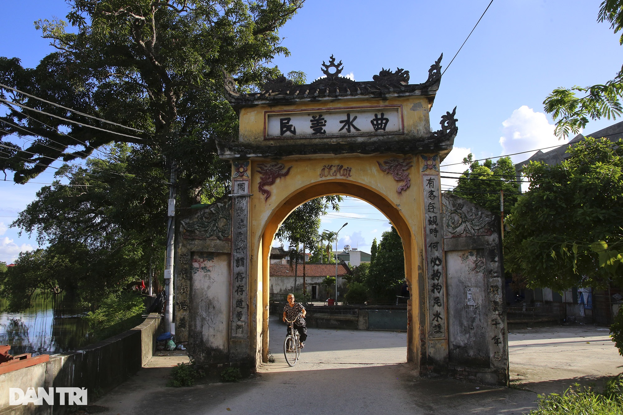 Không gian làng ngoại thành Hà Nội chật chội như trong phố - 10