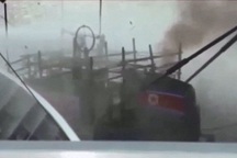 Video tàu Nhật Bản phun vòi rồng đánh chìm tàu cá Triều Tiên vi phạm