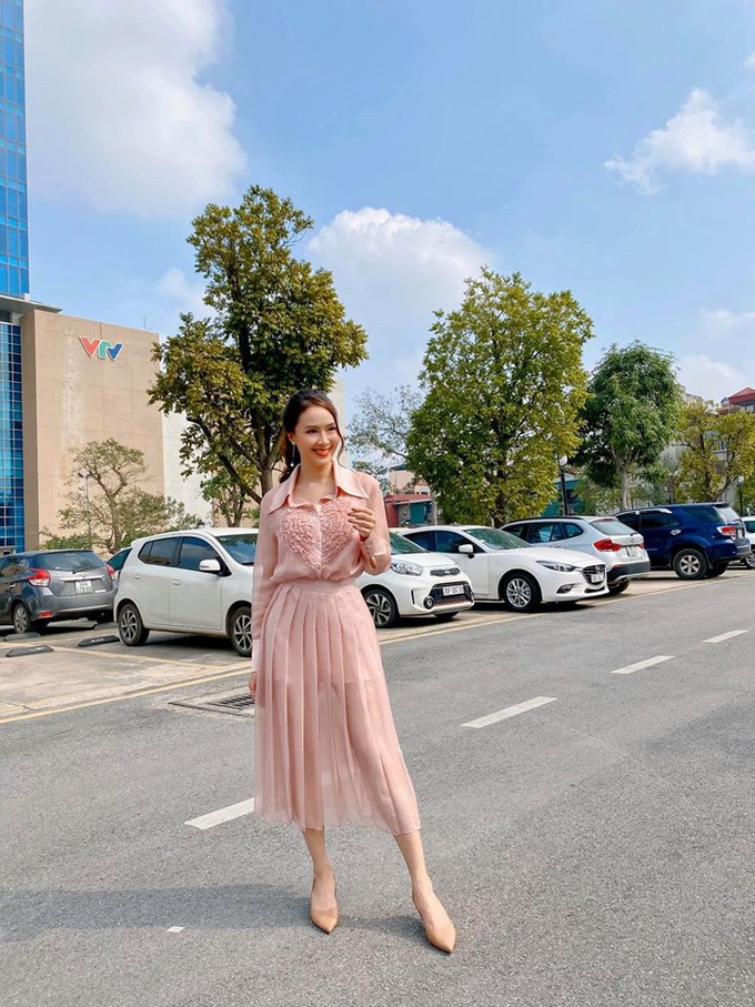 Nàng công sở học "bí kíp" lên đồ của diễn viên Hồng Diễm - Ảnh 8. Nàng công sở học "bí kíp" lên đồ của diễn viên Hồng Diễm - Ảnh 8.