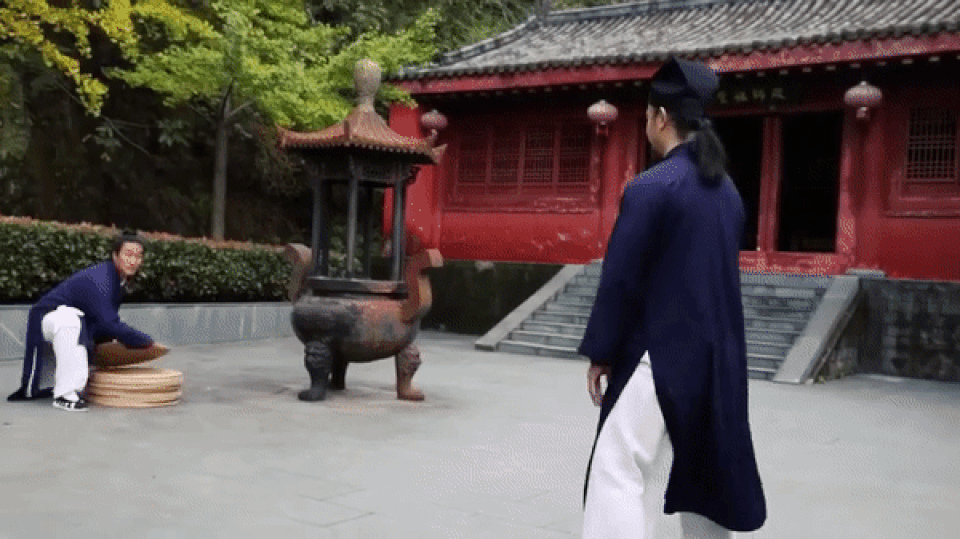 Chưởng môn Võ Đang gây sốt với cách tập luyện siêu dị - 1 Chưởng môn Võ Đang gây sốt với cách tập luyện siêu dị - 1