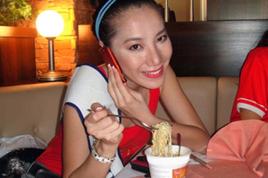 Người đẹp Bahamas bị ngất xỉu