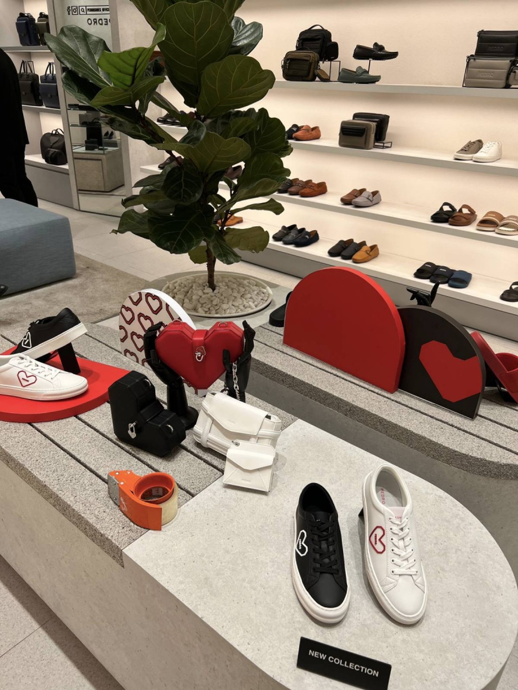 Giới trẻ đổ về trung tâm thương mại tận hưởng ăn - chơi - sắm ngày Valentine - 8 Giới trẻ đổ về trung tâm thương mại tận hưởng ăn - chơi - sắm ngày Valentine - 8