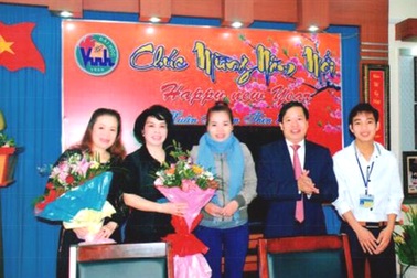 27 sinh viên ĐH Vinh nhận học bổng đầu năm