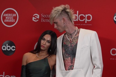 Machine Gun Kelly hạnh phúc bên Megan Fox