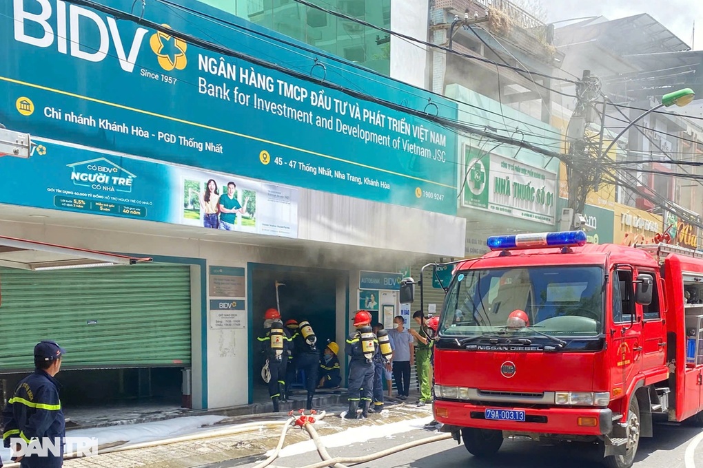 Cháy phòng giao dịch ngân hàng BIDV ở Nha Trang