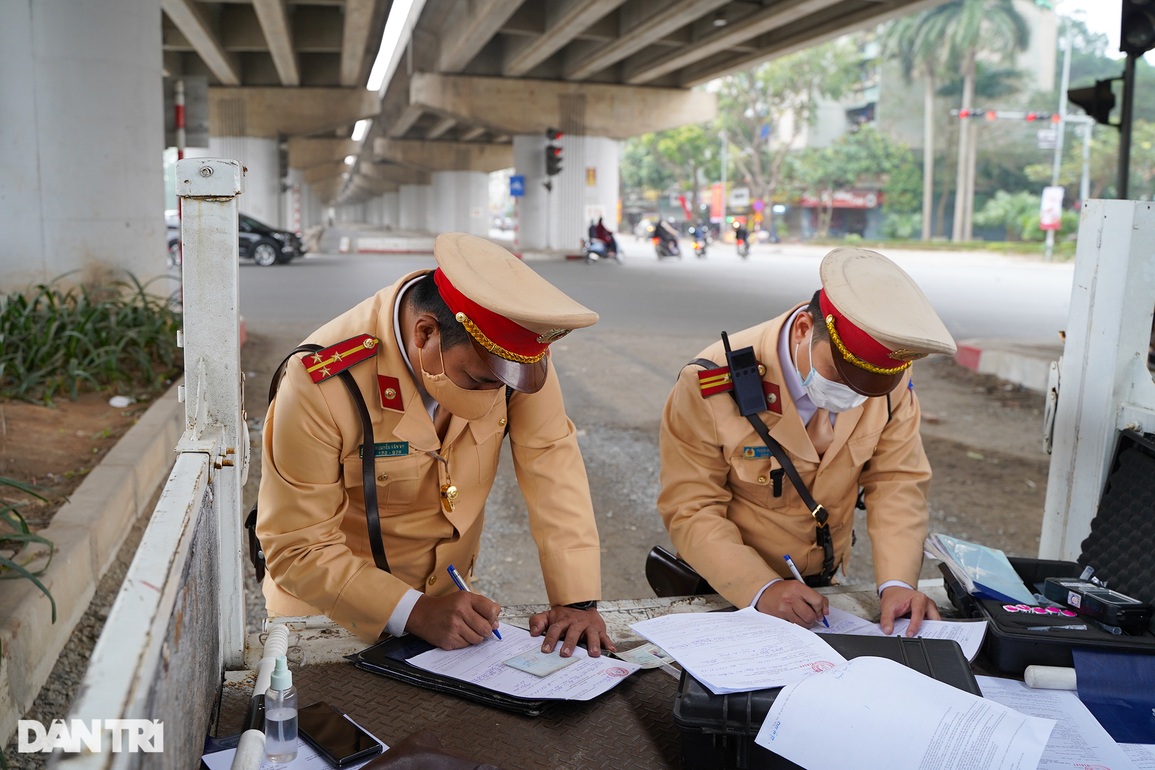 Ma men ở Hà Nội bị xử phạt vì vui miệng làm vài chén ngày cúng ông Táo - 10 Ma men ở Hà Nội bị xử phạt vì vui miệng làm vài chén ngày cúng ông Táo - 10