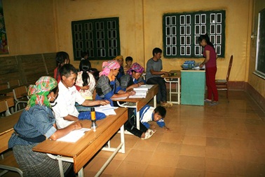 Lớp học trong đêm ở La Pán Tẩn 