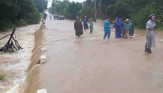 Tỉnh Phú Yên, Ninh Thuận đã có mưa lớn và gió giật mạnh - Ảnh 2.