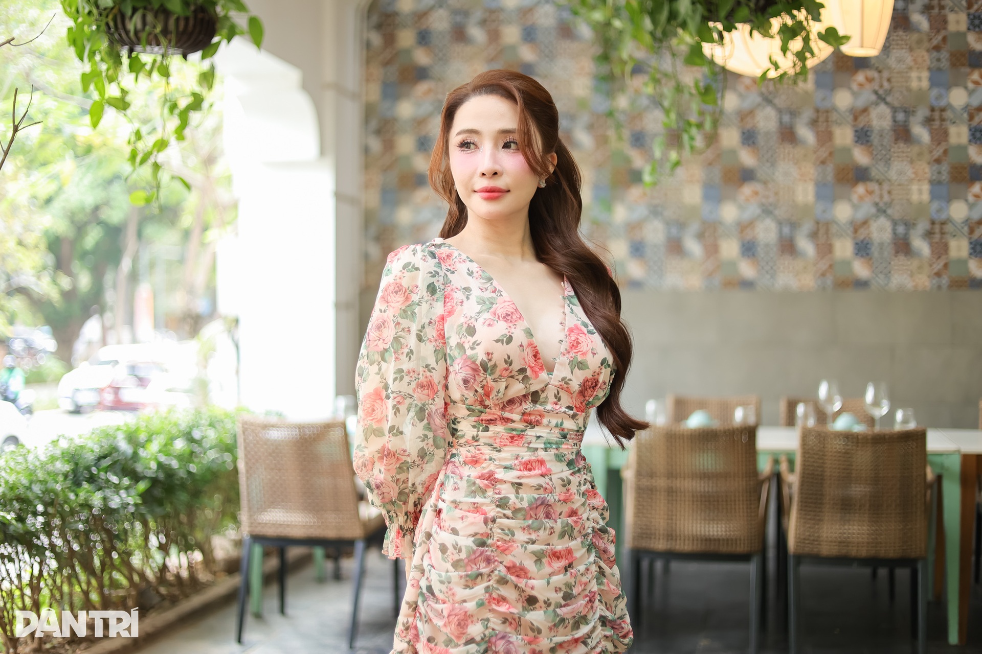 Sắc vóc nóng bỏng, thời trang nữ tính trẻ trung của Quỳnh Nga ở tuổi U40 - 11 Sắc vóc nóng bỏng, thời trang nữ tính trẻ trung của Quỳnh Nga ở tuổi U40 - 11