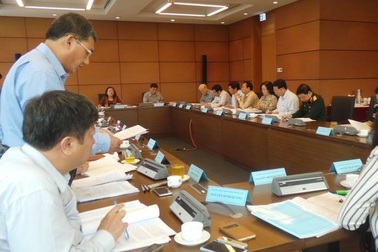 Đại biểu Quốc hội “truy” việc hoãn tăng lương