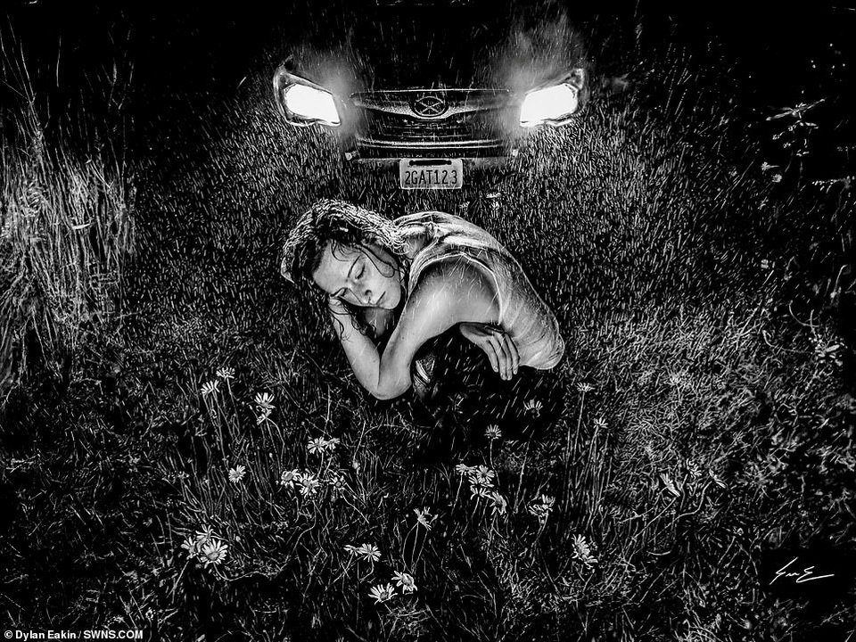 Sửng sốt trước những bức vẽ bằng... than củi - 7